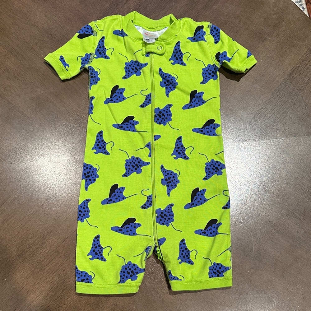 NWOT Hanna Andersson Bright Green and Blue Kids manta ray pajama onesie